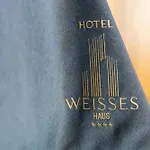 Отель Boutique-hotel Weisses Haus Art